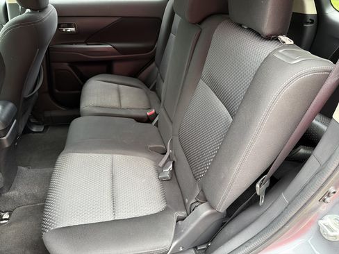 Used 2018 Mitsubishi Outlander SE AWD/4WD image 18