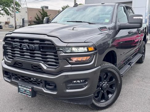 Used 2025 RAM 2500 Big Horn AWD/4WD image 3