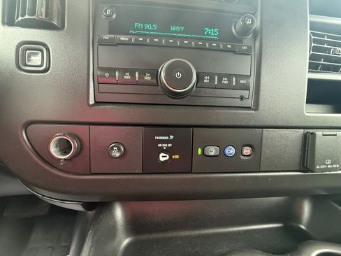 Used 2021 Chevrolet Express 2500 w/ Driver Convenience Package image 22