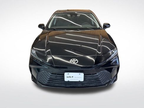 Used 2025 Toyota Camry LE image 9