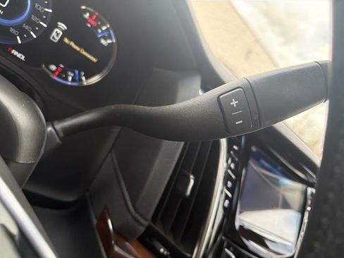 Used 2020 Cadillac Escalade Luxury w/ Escalade Sport Edition image 24