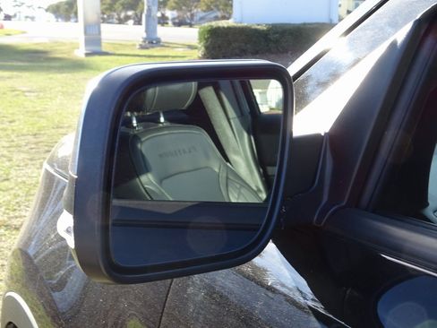 Used 2018 Ford Explorer Platinum image 15