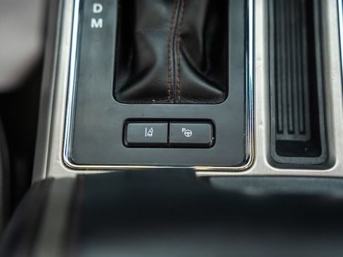 Used 2019 Ford F150 Platinum w/ Equipment Group 701A Luxury AWD/4WD image 36