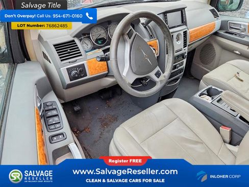 Used 2008 Chrysler Town & Country Limited w/ Entertainment Group #3 image 4