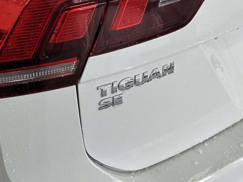 Certified 2021 Volkswagen Tiguan SE R-Line image 11