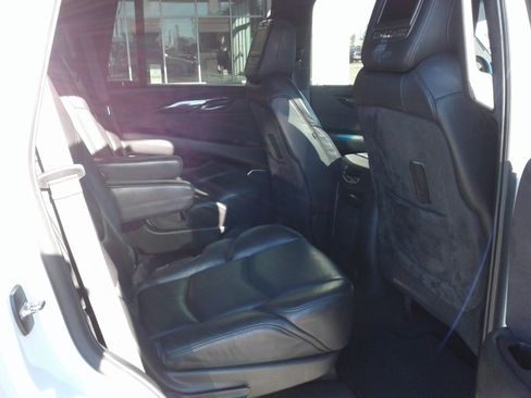 Used 2016 Cadillac Escalade Platinum image 11