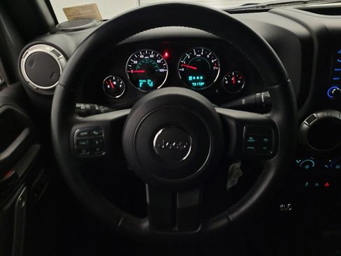 Used 2017 Jeep Wrangler Unlimited Rubicon w/ Connectivity Group image 22