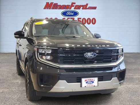 Certified 2025 Ford Expedition Platinum image 2