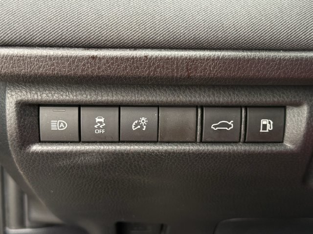 Used 2025 Toyota Camry LE FWD image 25
