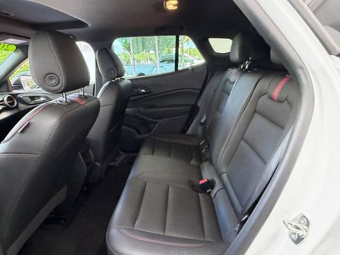 Certified 2024 Chevrolet Trax RS w/ Sunroof Package FWD image 7
