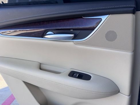 Used 2017 Cadillac XT5 Luxury w/ Driver Awareness Package image 19