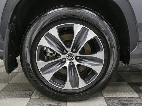 Certified 2025 Toyota Highlander XLE image 19