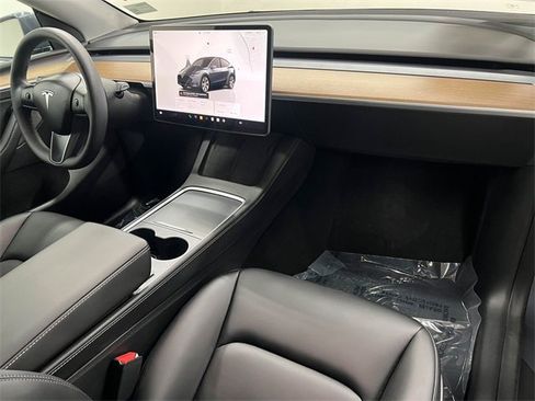 Used 2023 Tesla Model Y Long Range image 12