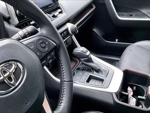 Certified 2022 Toyota RAV4 Limited FWD image 19
