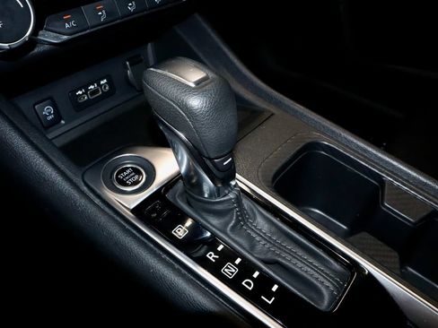 Certified 2024 Nissan Sentra SV FWD image 30