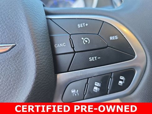 Used 2024 Chrysler Pacifica Touring-L FWD image 20