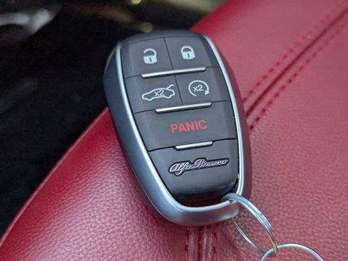 Used 2023 Alfa Romeo Stelvio Veloce image 30