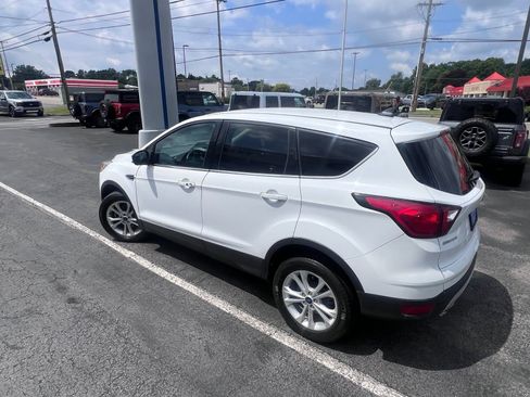 Used 2019 Ford Escape SE FWD image 11