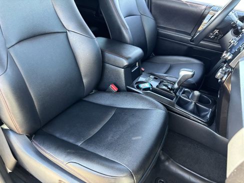 Used 2022 Toyota 4Runner TRD Off-Road Premium AWD/4WD image 11