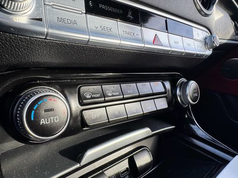 Used 2018 Kia Stinger GT2 image 38