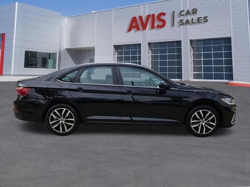 Used 2025 Volkswagen Jetta SE FWD image 7