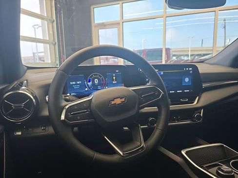 Used 2026 Chevrolet Equinox LT image 17