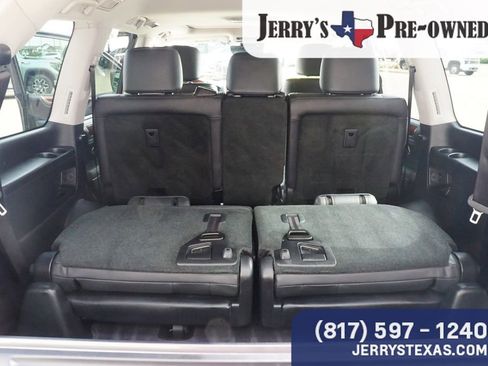 Used 2020 Lexus LX 570 4WD w/ 3rd Row & Luxury Pkg image 25