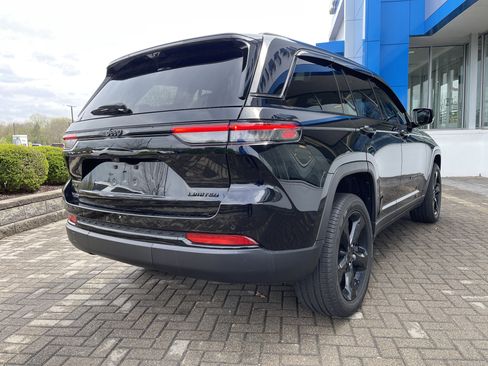 Used 2024 Jeep Grand Cherokee Limited w/ Luxury Tech Group II image 5