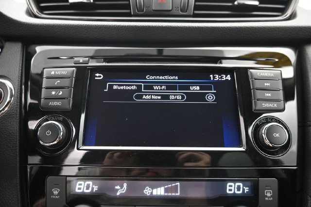 Used 2018 Nissan Rogue SV AWD/4WD image 18