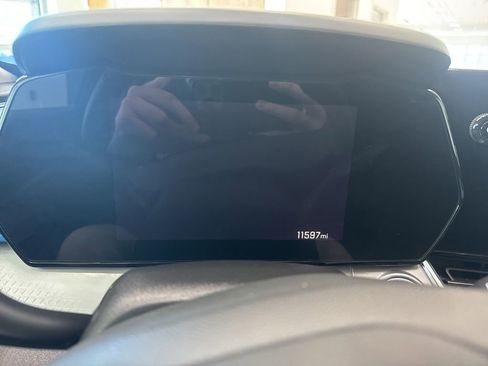 Used 2025 Chevrolet Trax LT w/ LT Convenience Package image 4