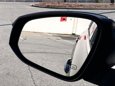 Used 2019 Toyota Highlander XLE image 30