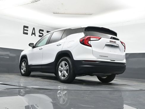 Used 2024 GMC Terrain SLE image 25