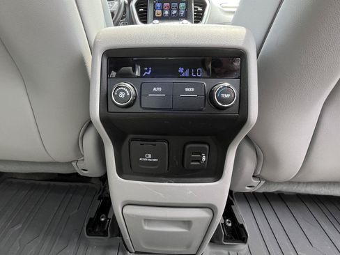 Used 2019 GMC Acadia SLT w/ LPO, Floor Liner Package FWD image 18