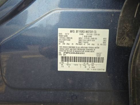 Used 2018 Ford Edge Titanium w/ Ford Safe & Smart Package FWD image 23