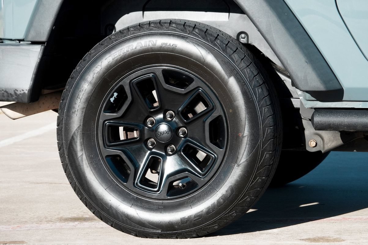 Used 2015 Jeep Wrangler Sport AWD/4WD image 28
