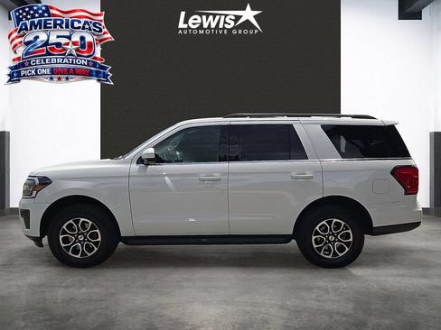 Used 2024 Ford Expedition XLT AWD/4WD image 2