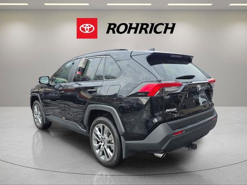 Used 2023 Toyota RAV4 XLE Premium image 7