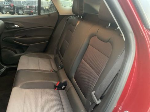 Used 2025 Chevrolet Trax LT FWD image 8