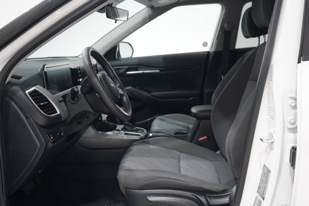 Used 2026 Kia Seltos LX FWD image 13