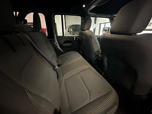 Used 2024 Jeep Wrangler Unlimited w/ Convenience Group image 18