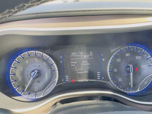 Used 2023 Chrysler Voyager LX image 20