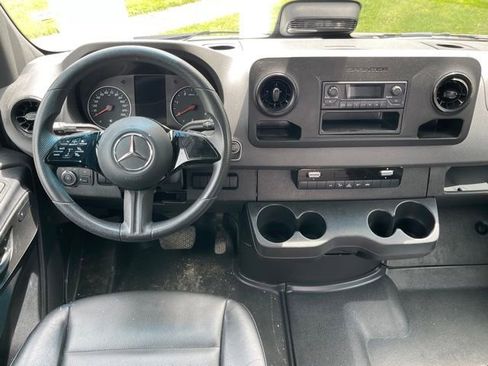 Used 2025 Mercedes-Benz Sprinter 2500 image 11