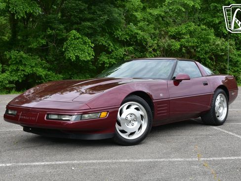 Used 1993 Chevrolet Corvette Coupe image 2