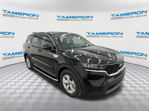Used 2023 Kia Sorento LX image 7