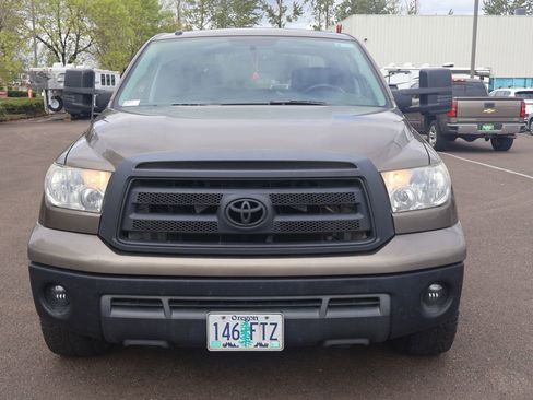 Used 2013 Toyota Tundra 4x4 CrewMax w/ Tow Pkg image 9