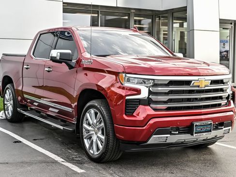 Used 2023 Chevrolet Silverado 1500 High Country w/ High Country Premium Package AWD/4WD image 9