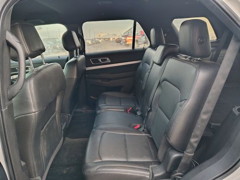 Used 2016 Ford Explorer XLT w/ Equipment Group 202A image 12
