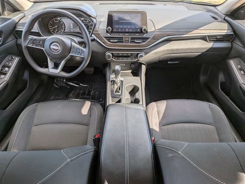 Used 2025 Nissan Altima 2.5 SV FWD image 14