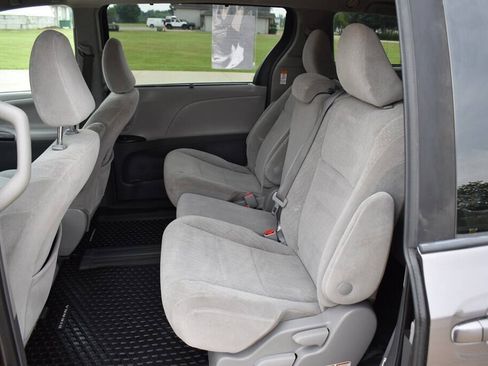 Used 2019 Toyota Sienna LE FWD image 15