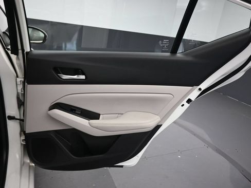 Used 2021 Nissan Altima 2.5 SV FWD image 32